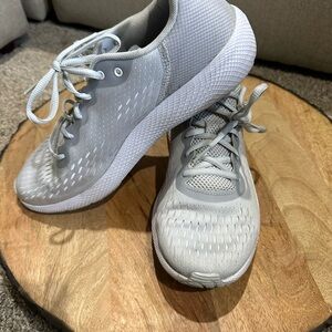 Under Armour Women's Light Gray Athletic Running Shoes